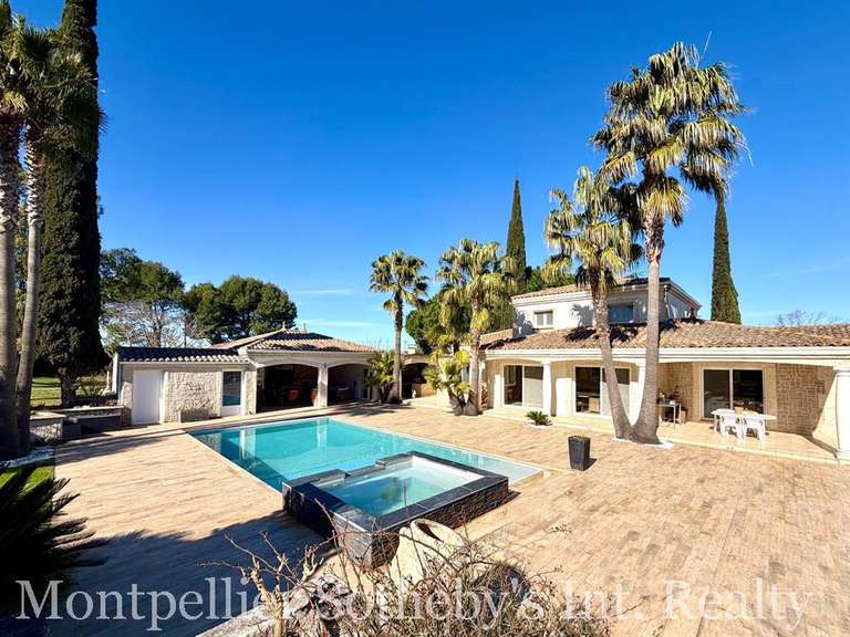 Maison Agde - 5 chambres - 266m²