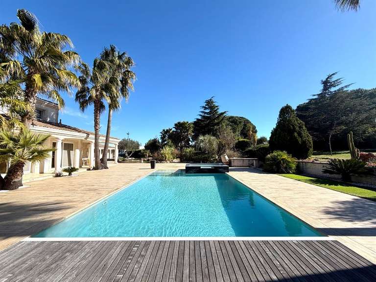 Maison Agde - 5 chambres - 266m²