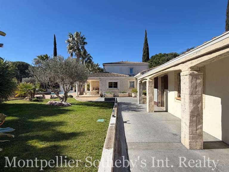 Maison Agde - 5 chambres - 266m²