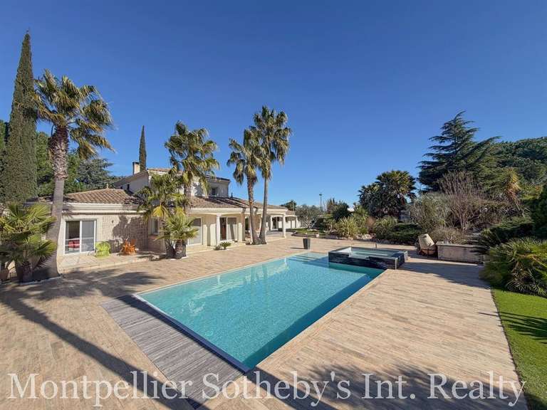 Maison Agde - 5 chambres - 266m²