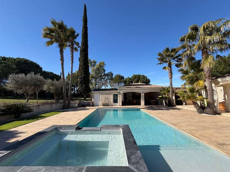 Maison Agde - 5 chambres - 266m²