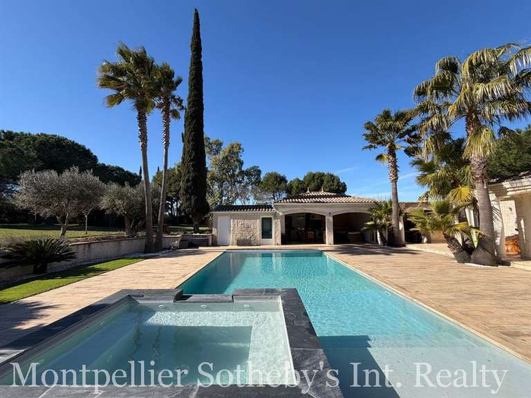 Maison Agde - 5 chambres - 266m²