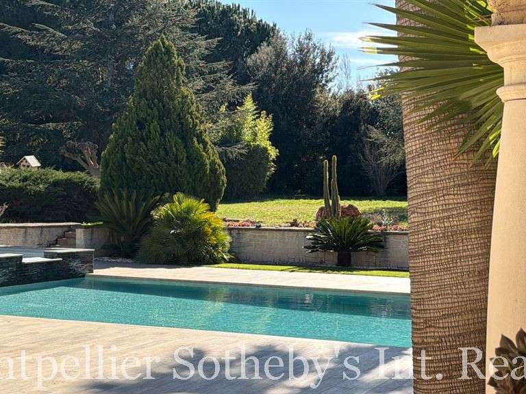 Maison Agde - 5 chambres - 266m²