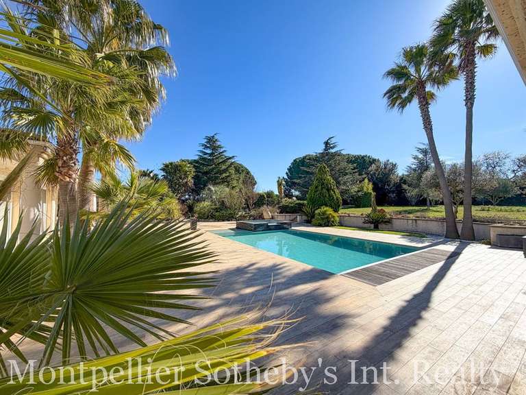 Maison Agde - 5 chambres - 266m²