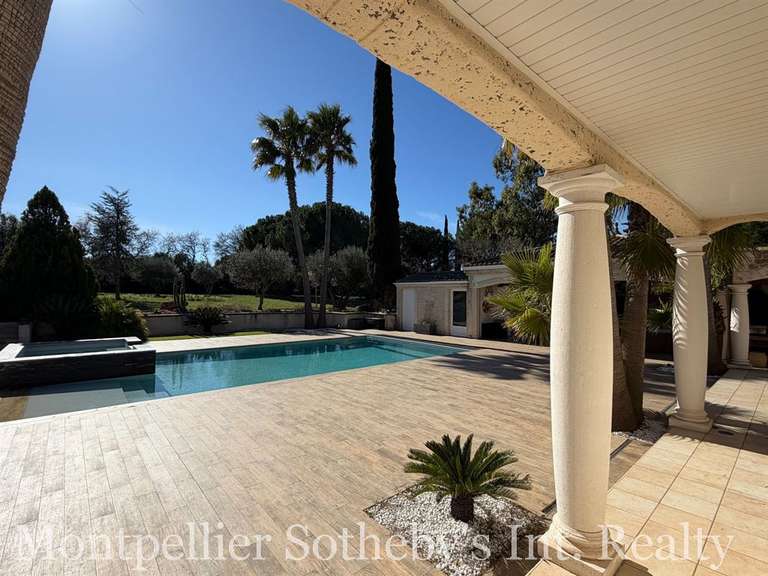 Maison Agde - 5 chambres - 266m²