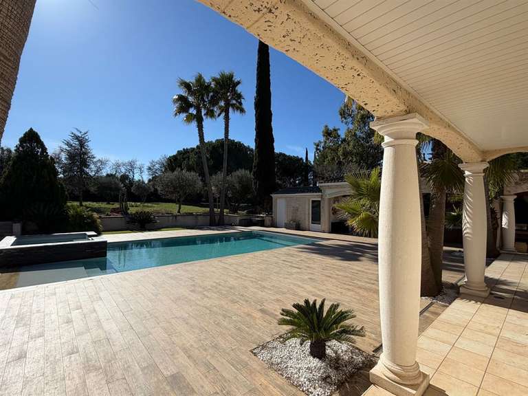 Maison Agde - 5 chambres - 266m²