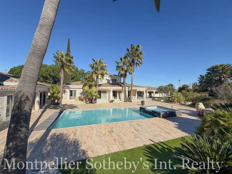 Maison Agde - 5 chambres - 266m²