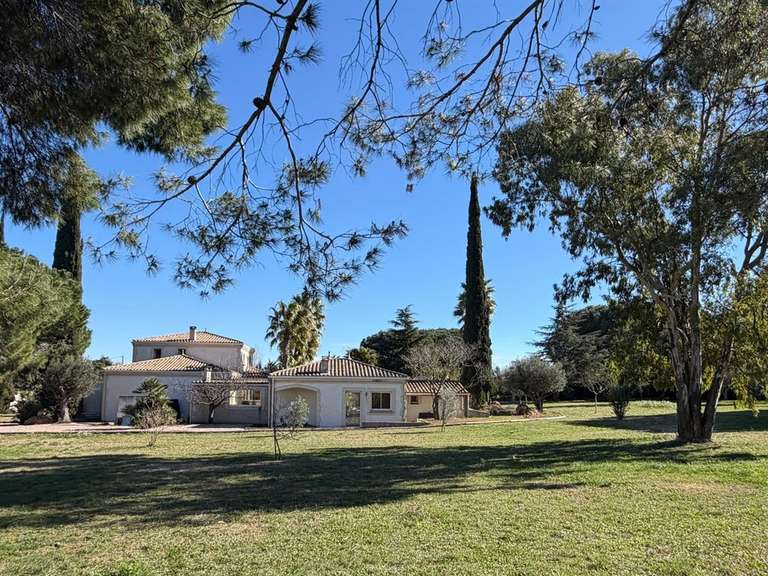 Maison Agde - 5 chambres - 266m²