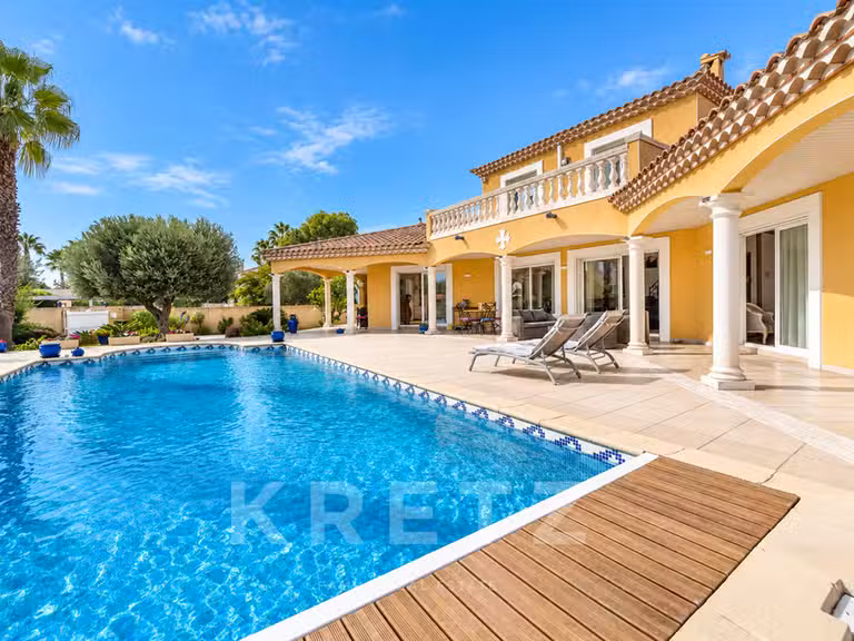 Maison Agde - 4 chambres - 158m²