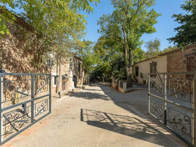 Propriété Agde - 40 chambres - 2026m²