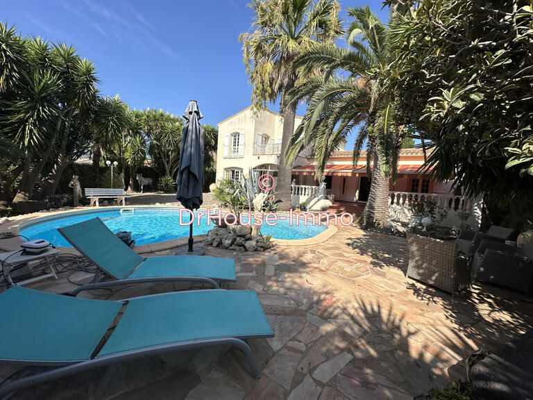 Villa Agde - 3 chambres - 186m²