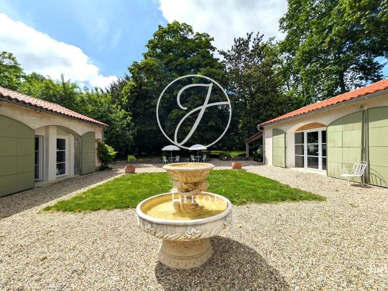 Château Agen - 700m²