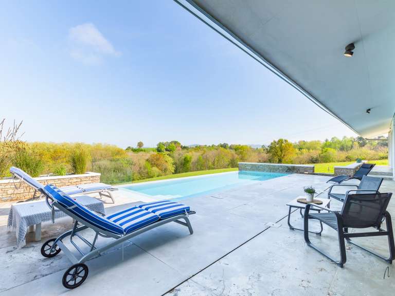 House Ahetze - 4 bedrooms - 320m²