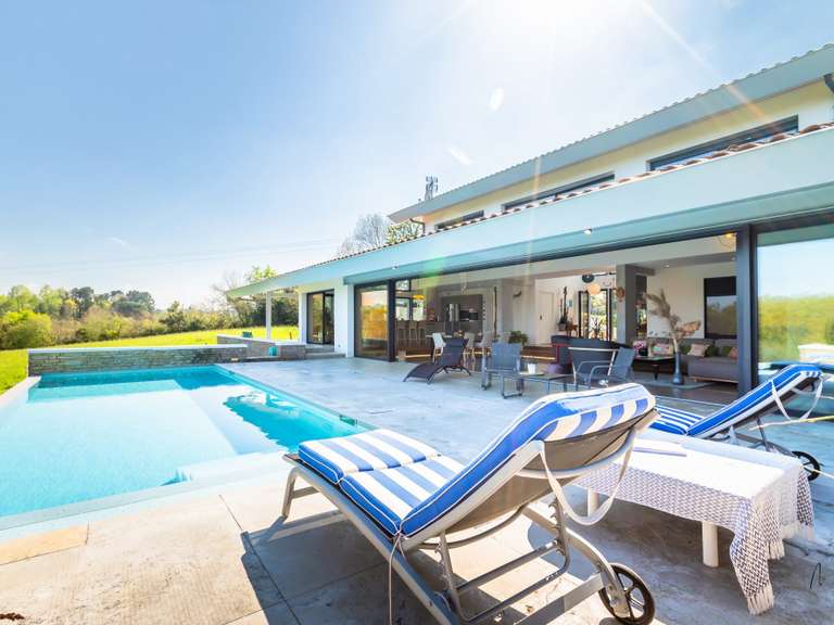 House Ahetze - 4 bedrooms - 320m²