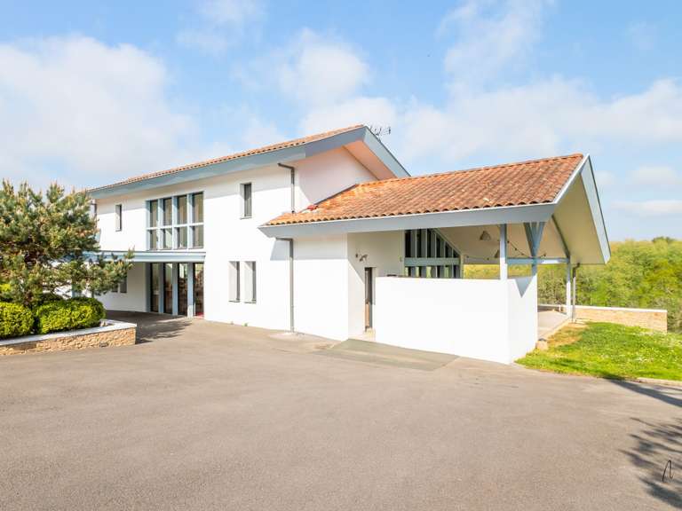House Ahetze - 4 bedrooms - 320m²