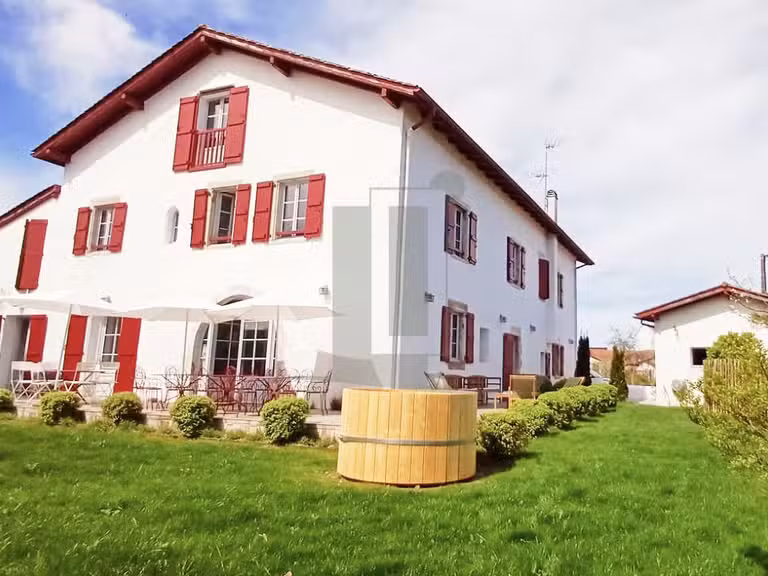 Maison Ahetze - 10 chambres - 650m²