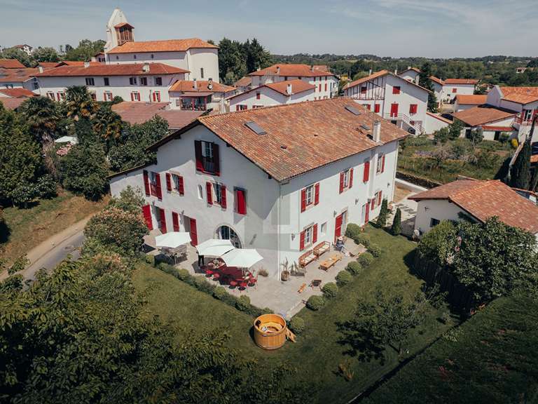 House Ahetze - 10 bedrooms - 650m²