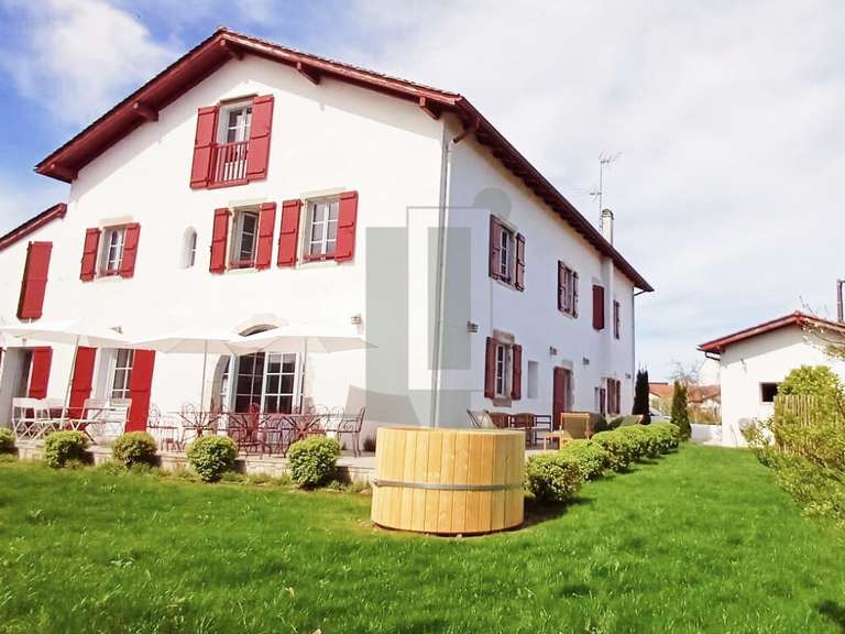 Maison Ahetze - 10 chambres - 650m²