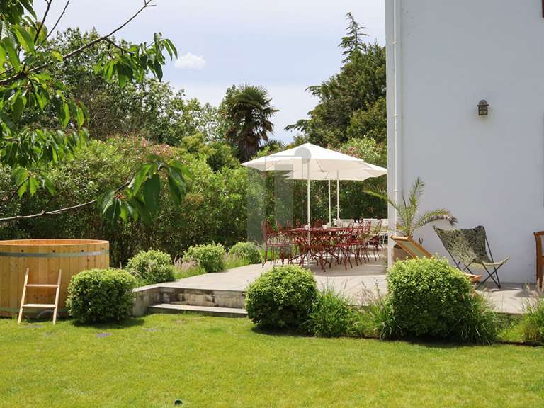 House Ahetze - 10 bedrooms - 650m²