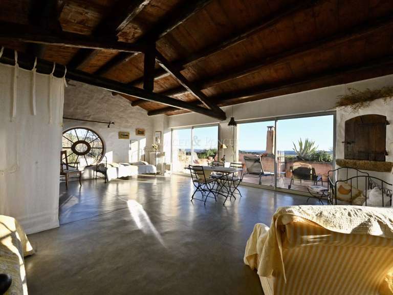 House Aigaliers - 5 bedrooms - 263m²