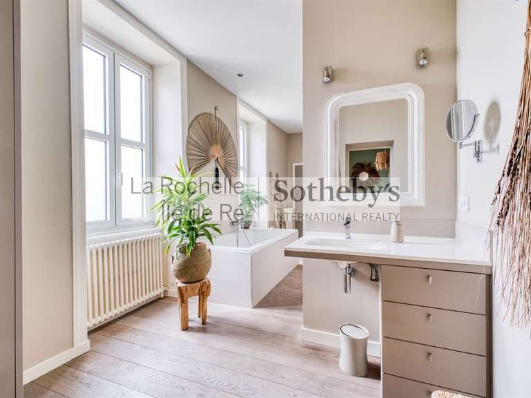 Maison Aigrefeuille-d'Aunis - 11 chambres - 715m²