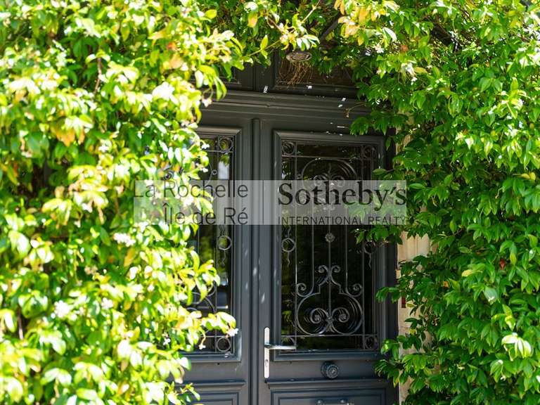 Maison Aigrefeuille-d'Aunis - 11 chambres - 715m²