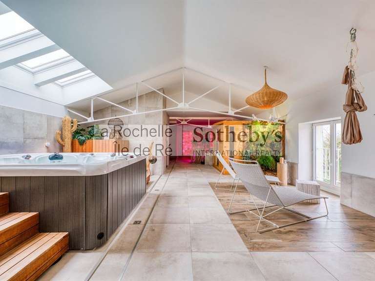 Maison Aigrefeuille-d'Aunis - 11 chambres - 715m²