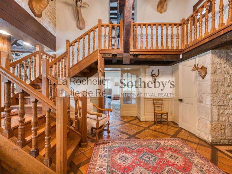 Maison Aigrefeuille-d'Aunis - 4 chambres - 319m²