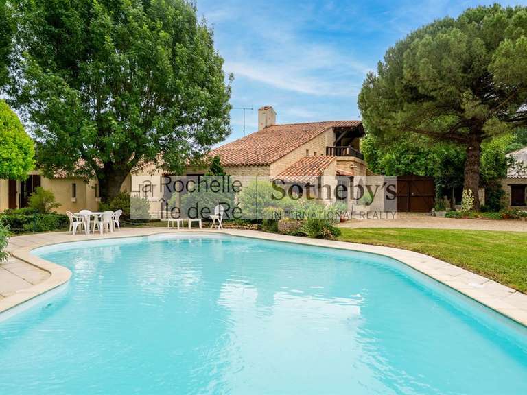 Maison Aigrefeuille-d'Aunis - 4 chambres - 319m²