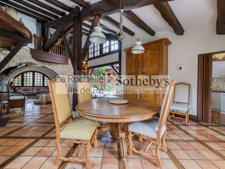 Maison Aigrefeuille-d'Aunis - 4 chambres - 319m²