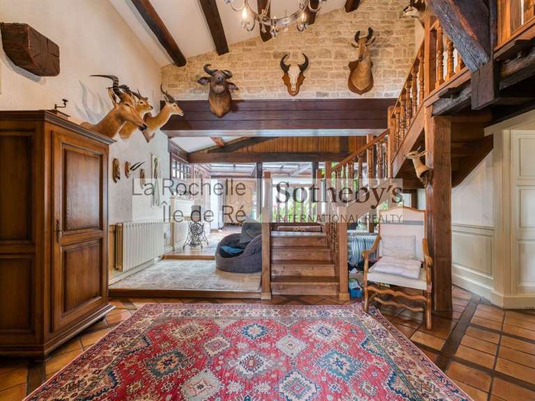 Maison Aigrefeuille-d'Aunis - 4 chambres - 319m²