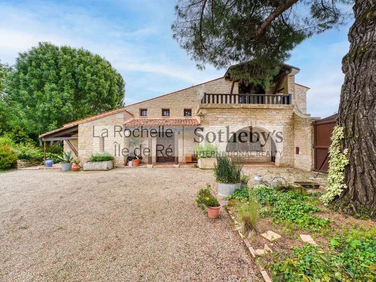 Maison Aigrefeuille-d'Aunis - 4 chambres - 319m²