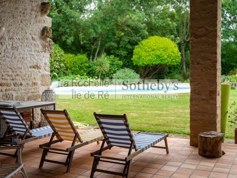 Maison Aigrefeuille-d'Aunis - 4 chambres - 319m²
