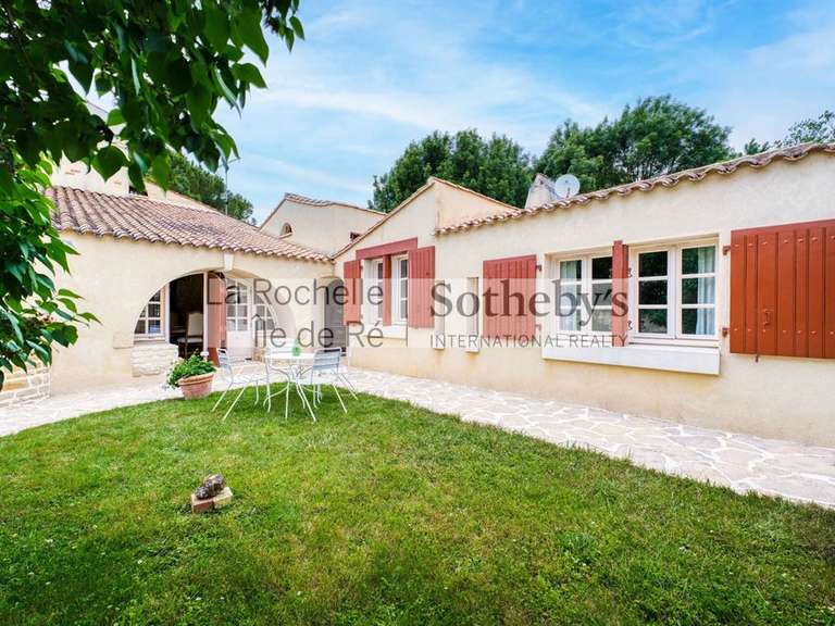 Maison Aigrefeuille-d'Aunis - 4 chambres - 319m²