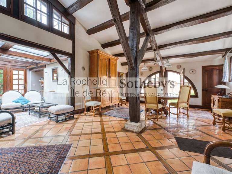 Maison Aigrefeuille-d'Aunis - 4 chambres - 319m²