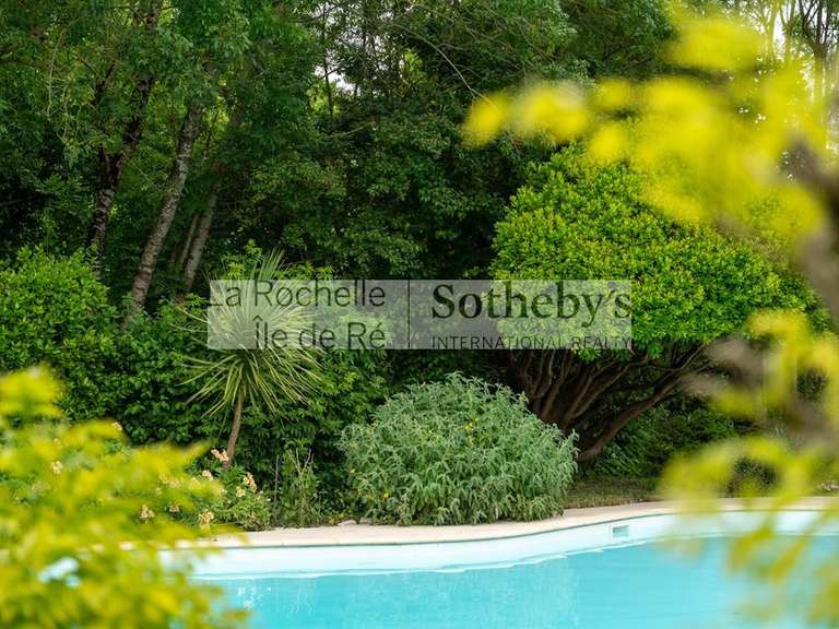 Maison Aigrefeuille-d'Aunis - 4 chambres - 319m²