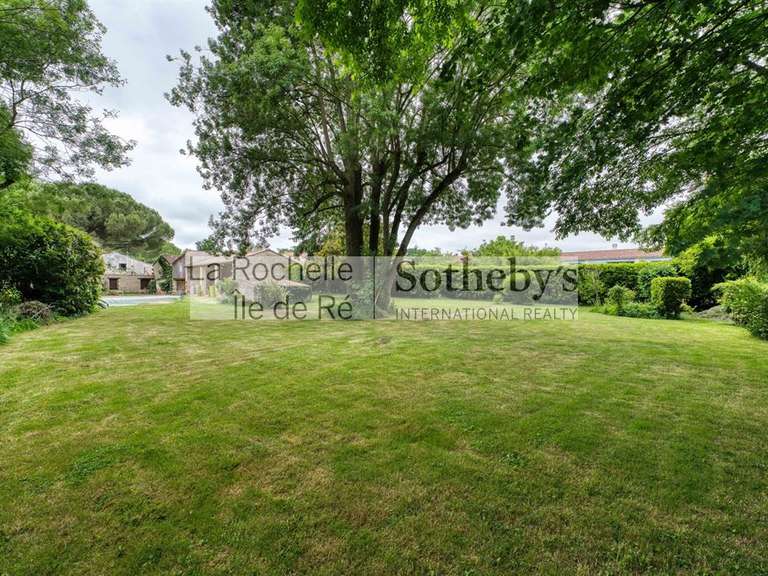Maison Aigrefeuille-d'Aunis - 4 chambres - 319m²
