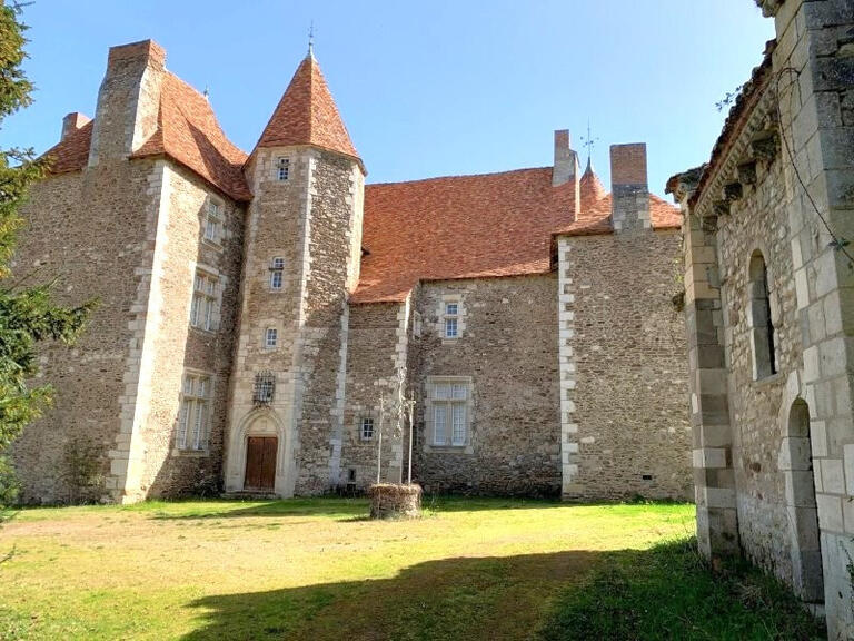 Castle Aigueperse - 17 bedrooms - 1300m²