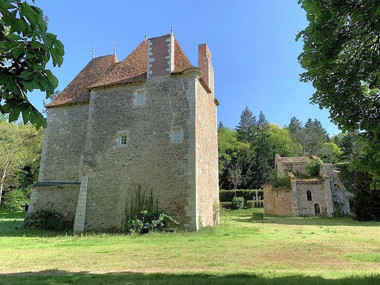 Castle Aigueperse - 17 bedrooms - 1300m²