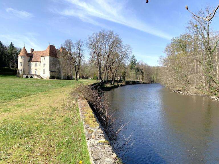 Castle Aigueperse - 17 bedrooms - 1300m²