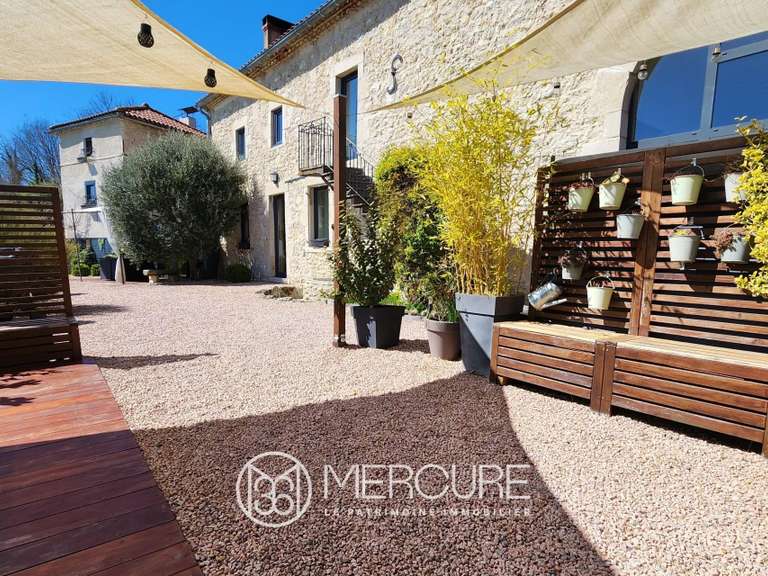 Maison Aigueperse - 6 chambres - 265m²