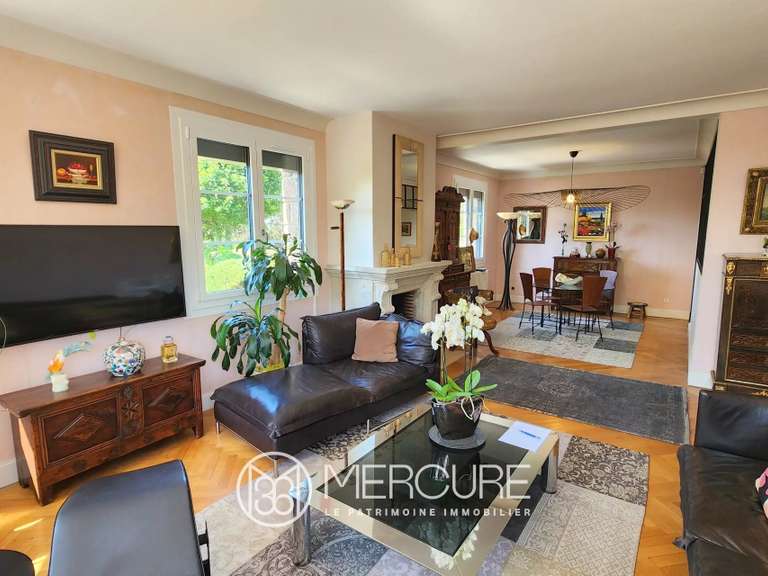 Maison Aigueperse - 4 chambres - 216m²