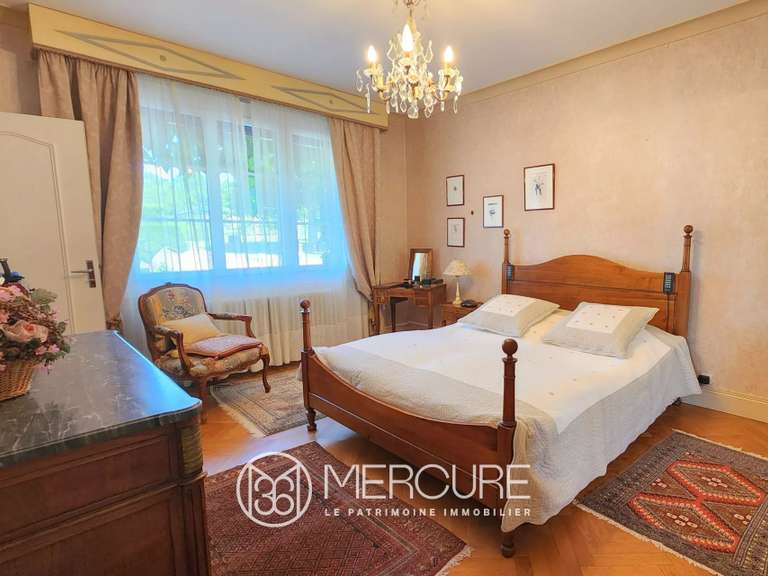 Maison Aigueperse - 4 chambres - 216m²