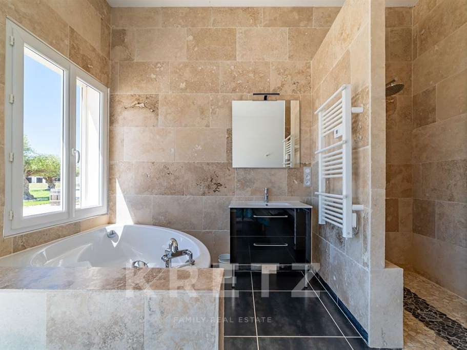 House Aigues-Mortes