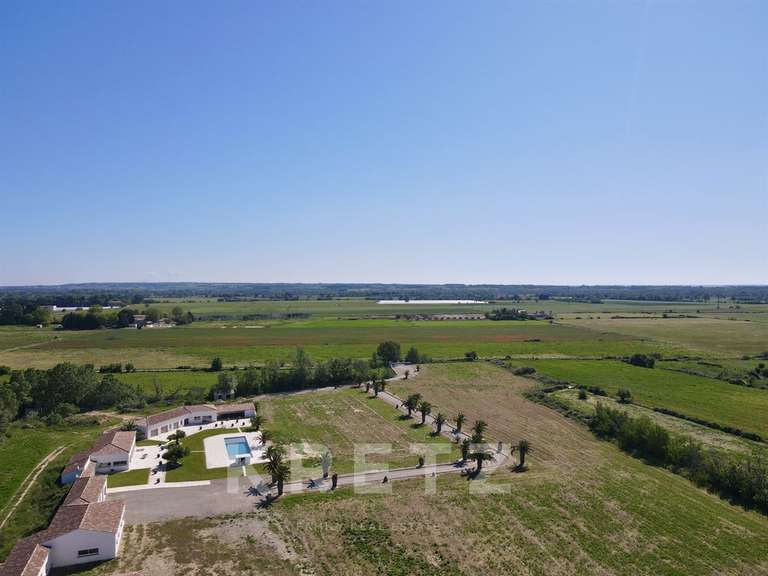 Maison Aigues-Mortes - 9 chambres - 2000m²