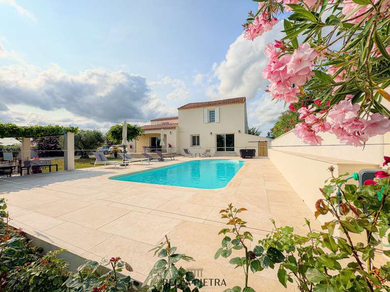 Maison Aimargues - 6 chambres - 302m²