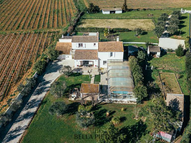 Maison Aimargues - 6 chambres - 302m²