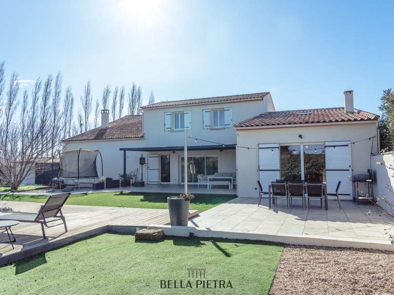 Maison Aimargues - 6 chambres - 302m²