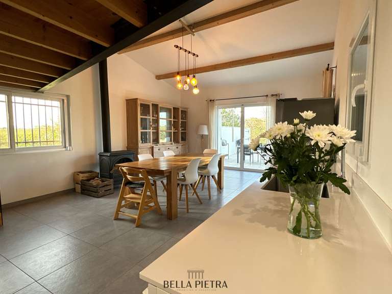 Maison Aimargues - 6 chambres - 302m²