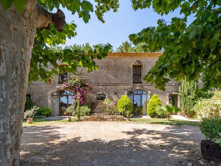 Maison Aimargues - 4 chambres - 335m²